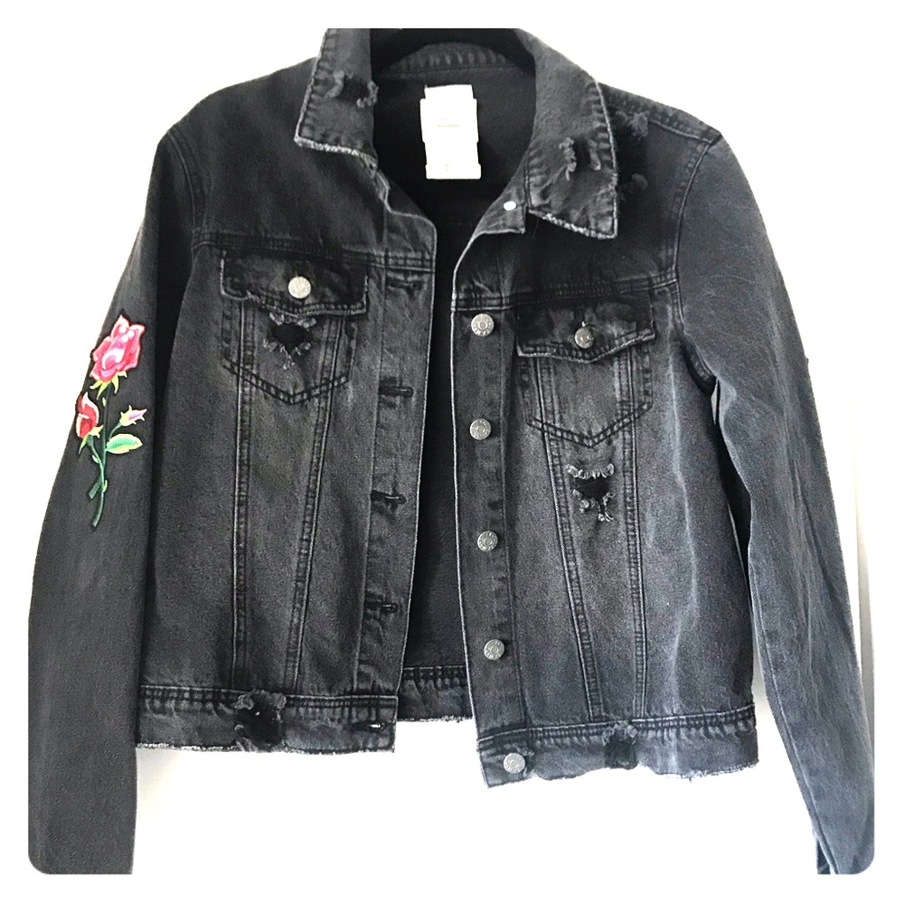 Women’s cropped black denim jacket